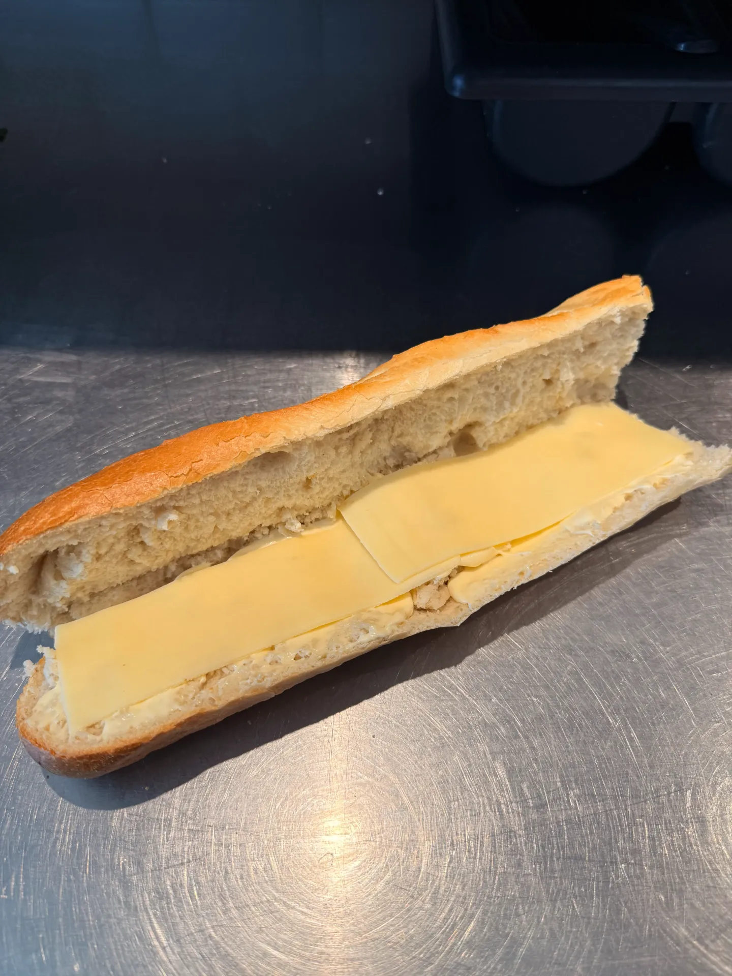 Fromage (Normal (1/2 baguette), Baguette blanche, Mayonnaise, Sans crudités)